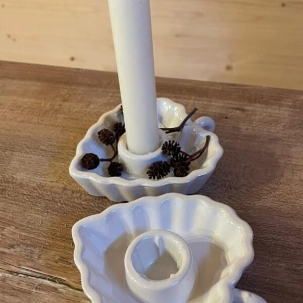 Vit hjärtformad ljusstake